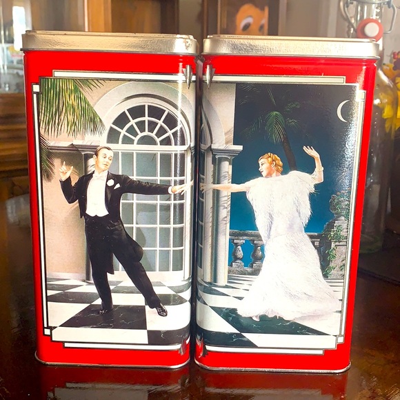 Ritz Special Edition Collectible Tin with dancing Couples - Picture 2 of 4